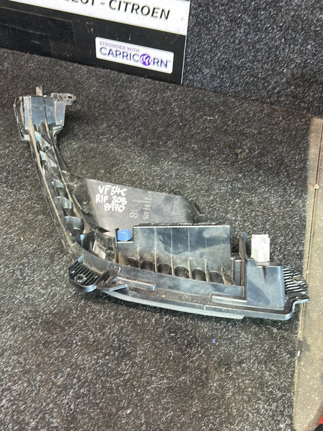 2013 Peugeot Series 308 - Right Fog Light PN: 6206 X4 FRONT LAMP Right