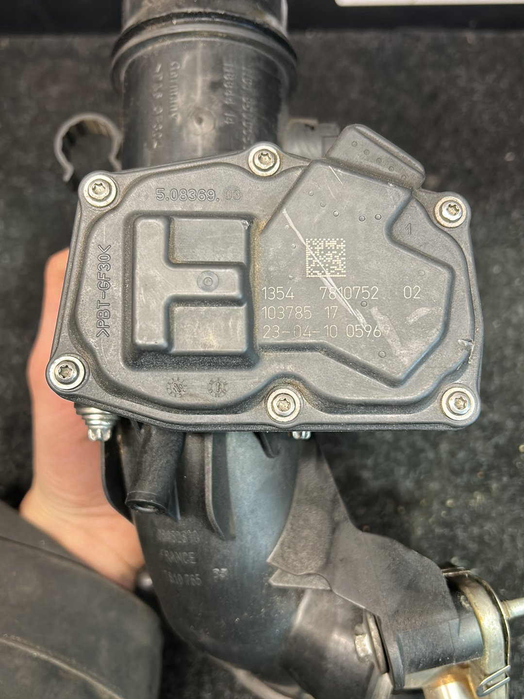 2010 BMW 320d 320 E90 - Throttle Body PN: 11 61 7 810 765 - 13 54 7 810 752