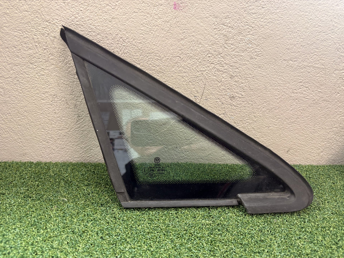 2017 Volkswagen Golf MK7 - Right Front Quarter Door Glass